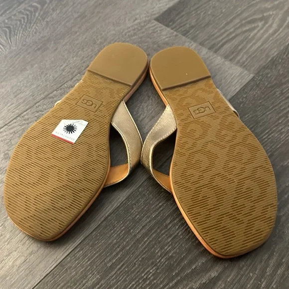 UGG FLIP FLOPS - Picture 2 of 2